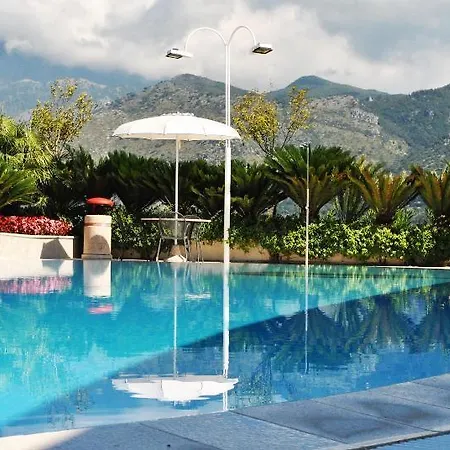 Edra Palace & Ristorante מלון קזינו