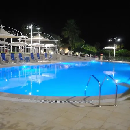 Edra Palace & Ristorante מלון 4*